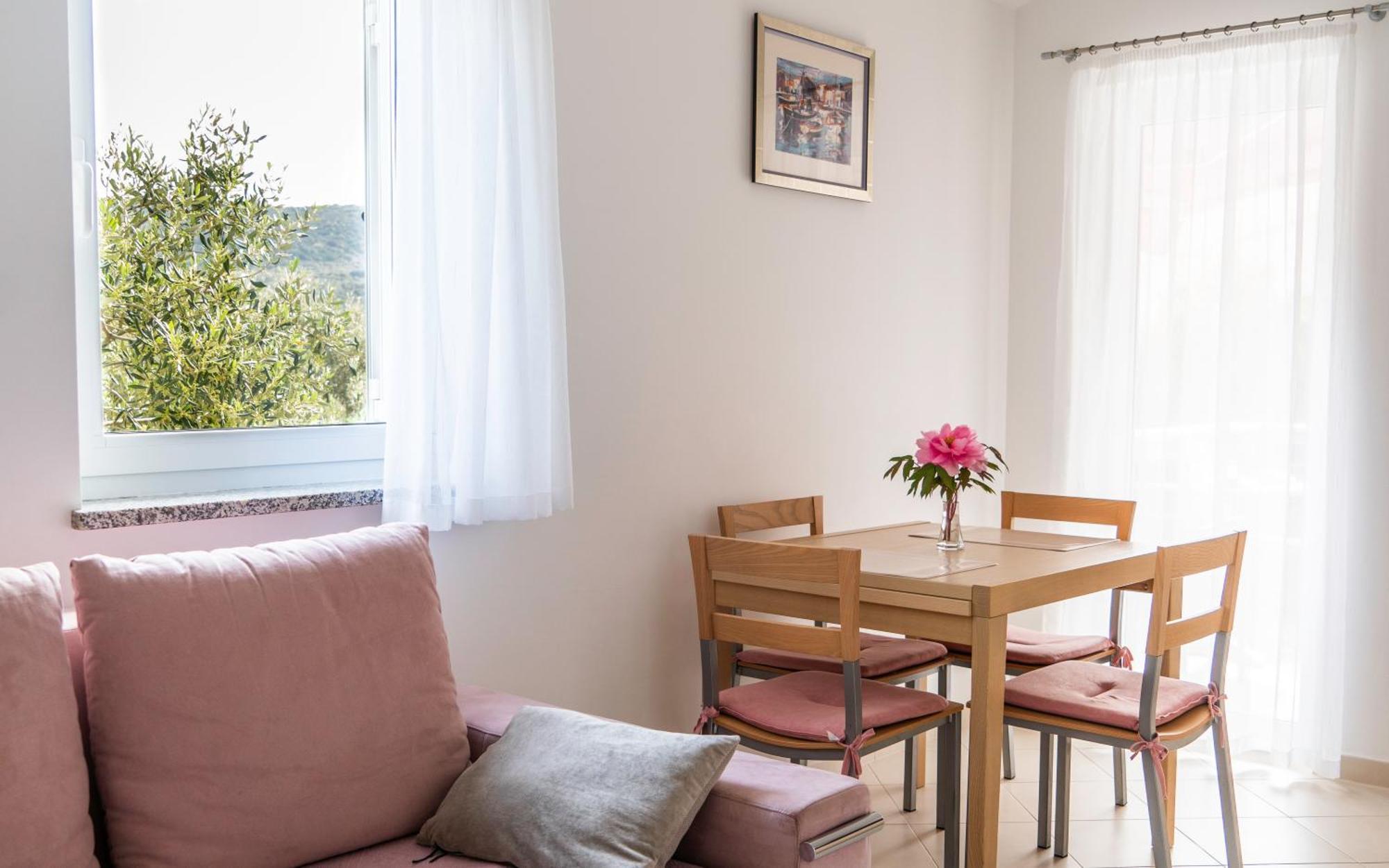 Apartments Lila Cres Luaran gambar