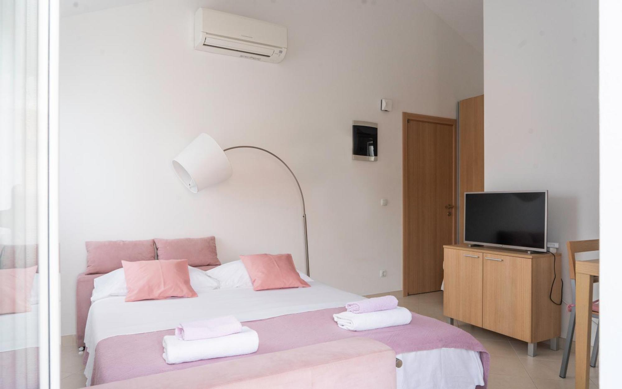 Apartments Lila Cres Luaran gambar