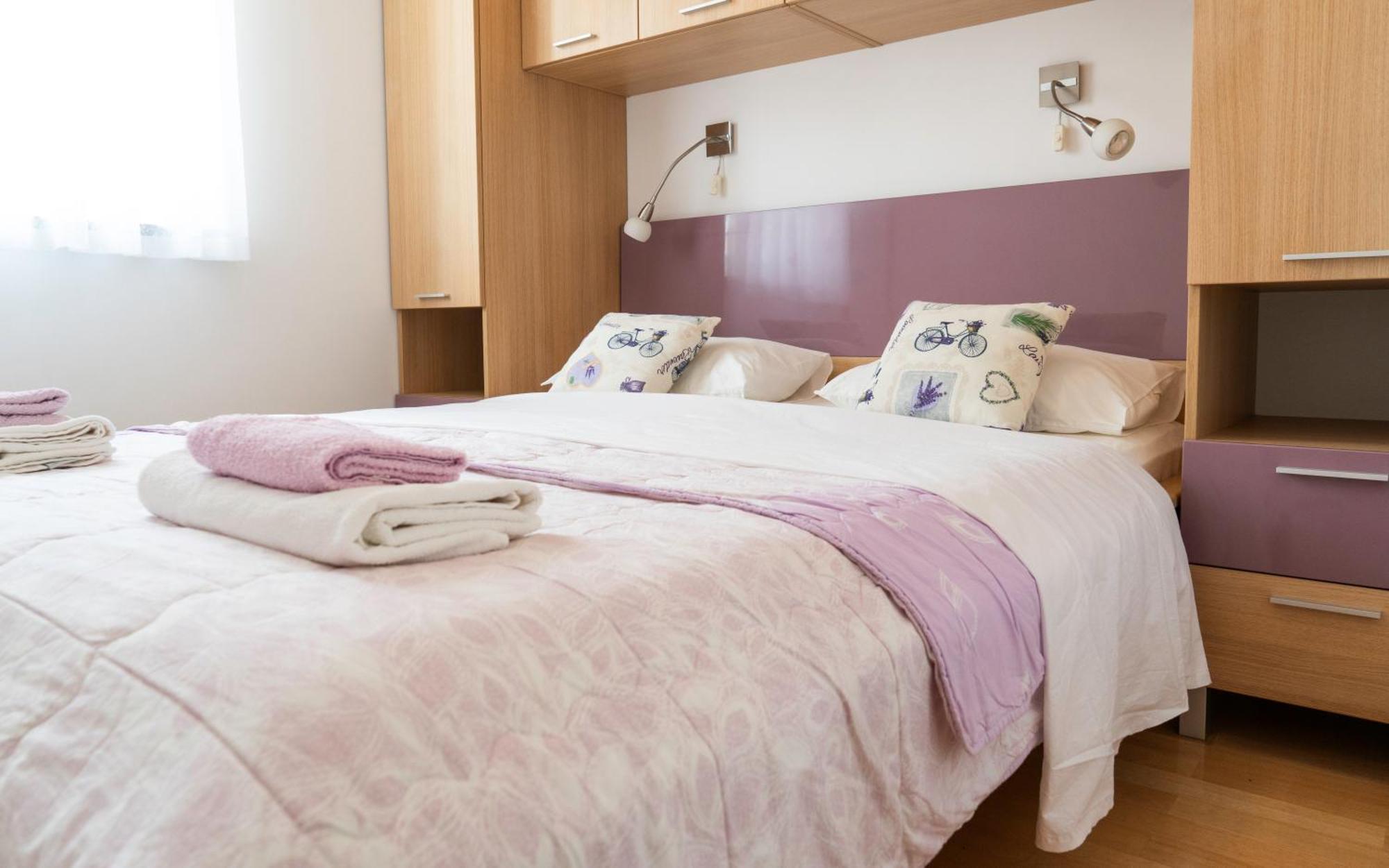 Apartments Lila Cres Luaran gambar