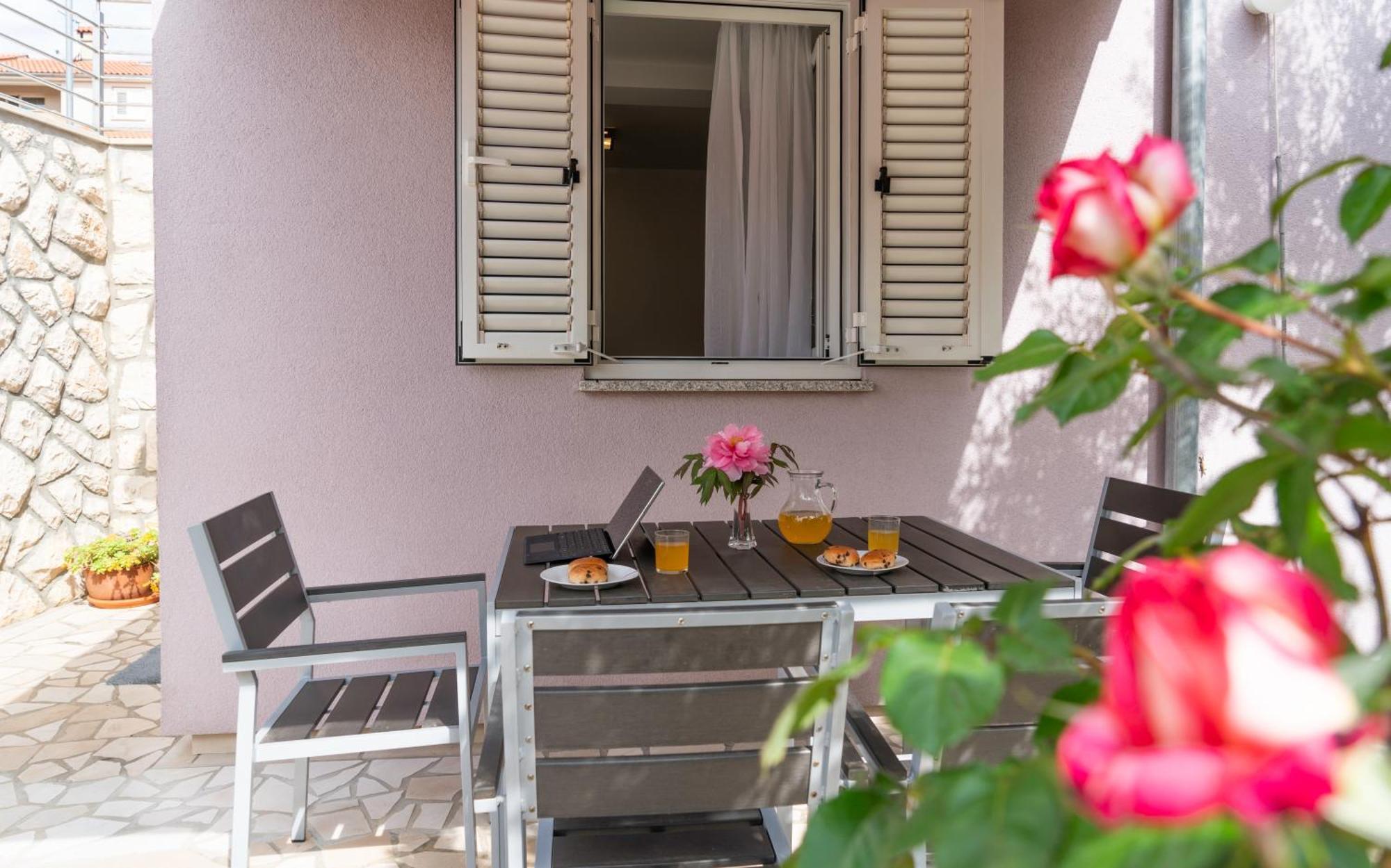 Apartments Lila Cres Luaran gambar