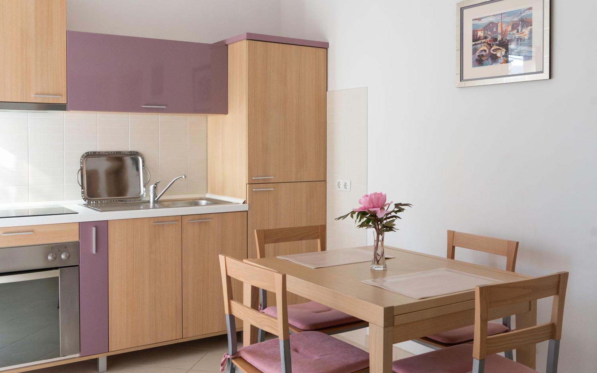 Apartments Lila Cres Bilik gambar