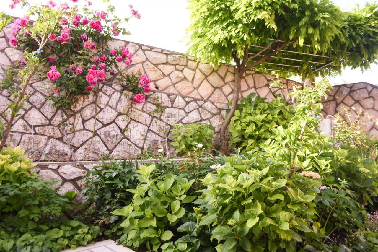 Apartments Lila Cres Luaran gambar